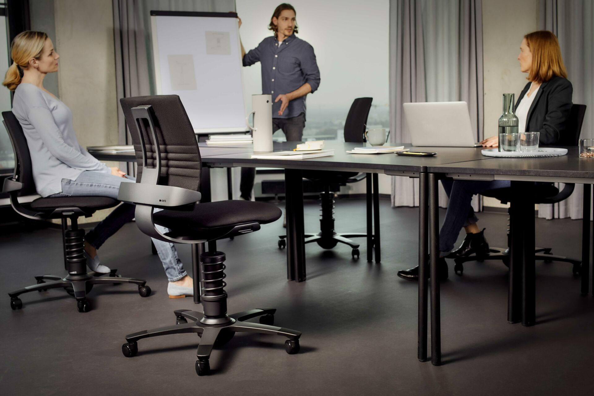 Der Aeris 3Dee Bürostuhl! Bewegtes & gesundes Sitzen am Arbeitsplatz!