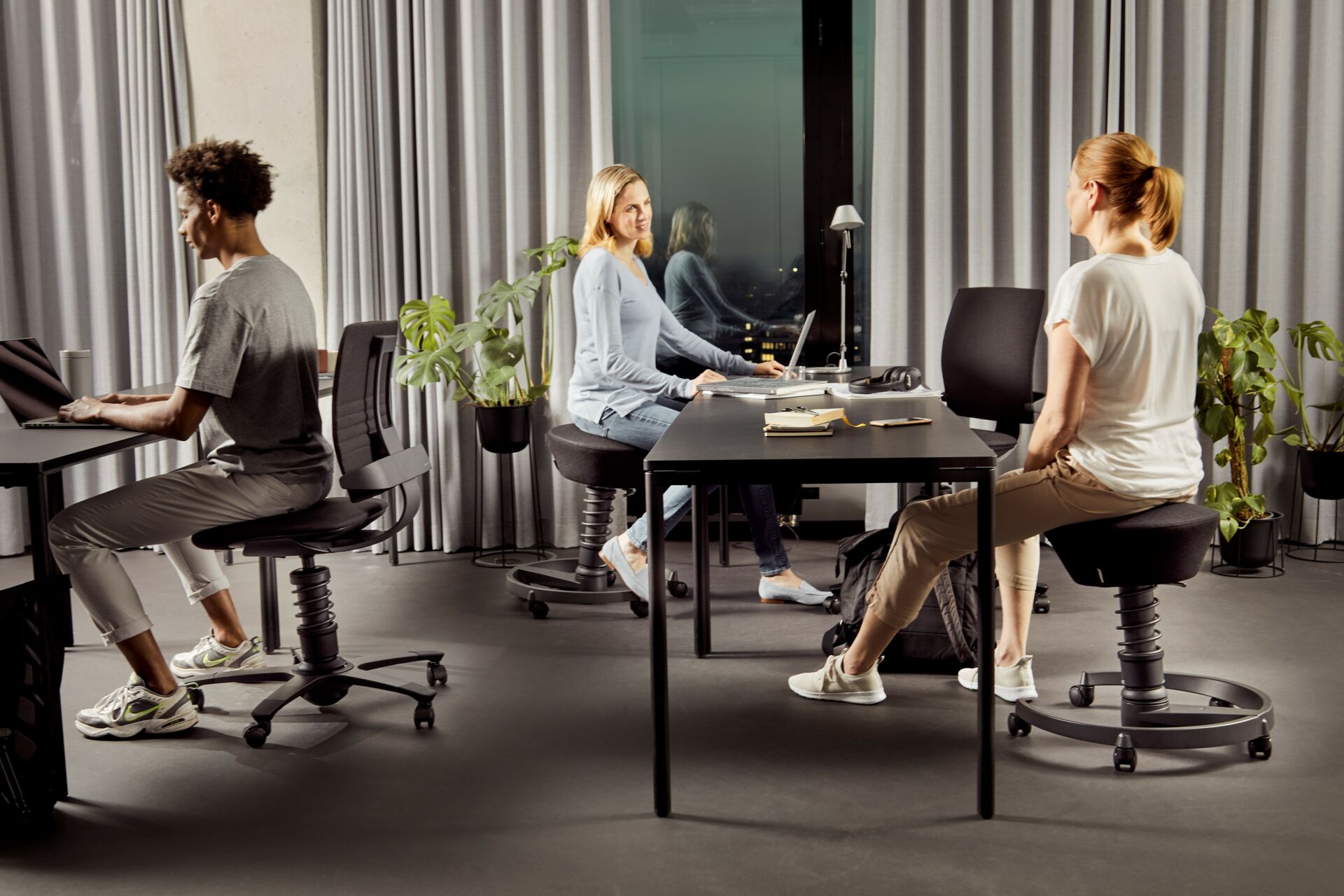 aeris Ambience Kombi - ergonomische Sitzhocker & Bürostühle