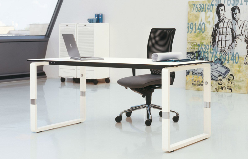 Palmberg Pensum - Schreibtisch mit funktionalem Design